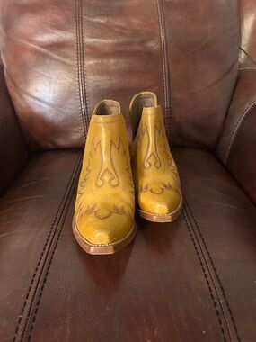 Ariat Burnt Yellow Leather Western Ankle Booties